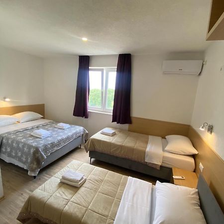 Međugorje Pansion Raspudic Bed & Breakfast エクステリア 写真